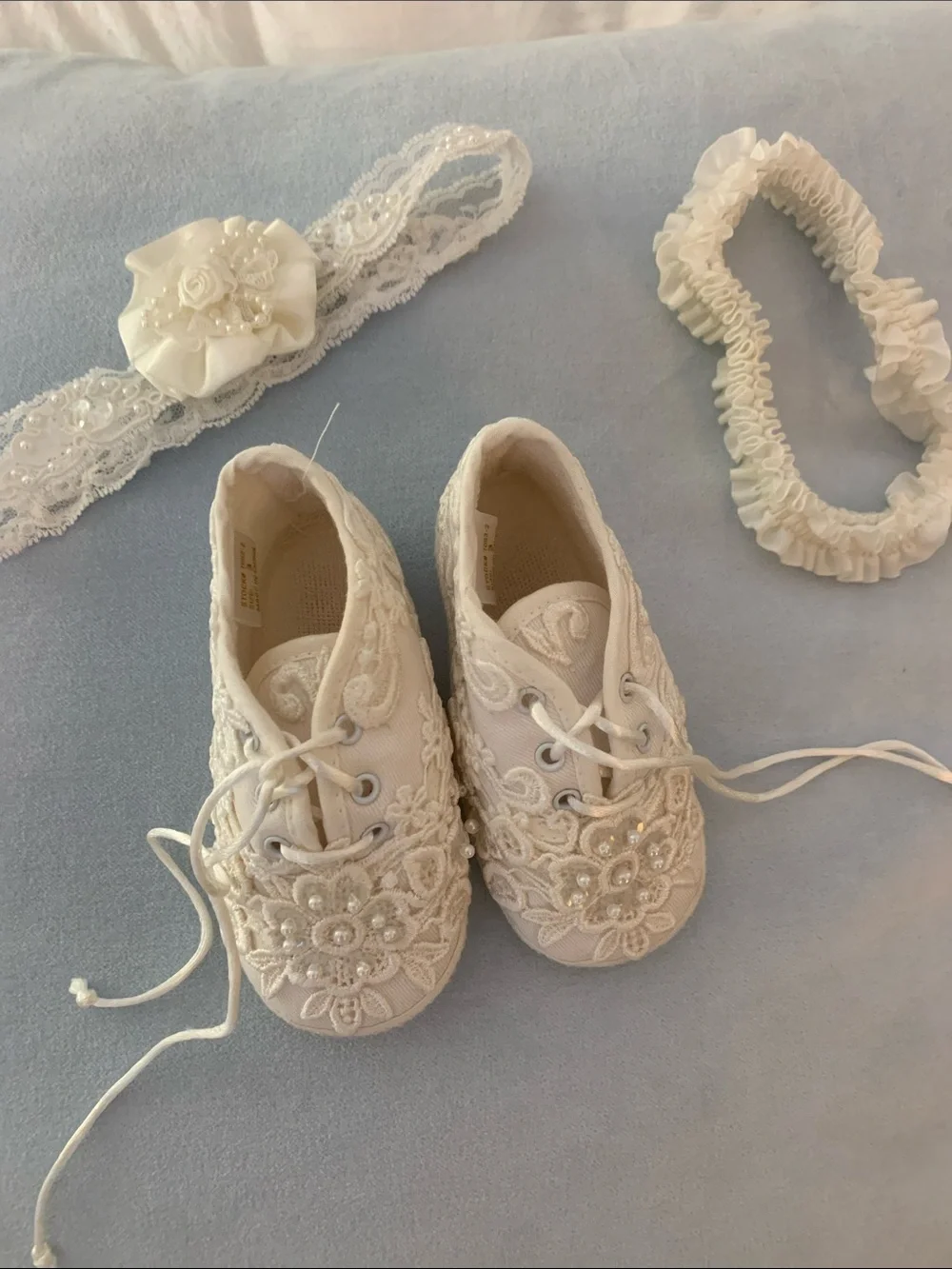 Source Unknown Cream Lace Baby Walker Shoes with Floral Appliqué